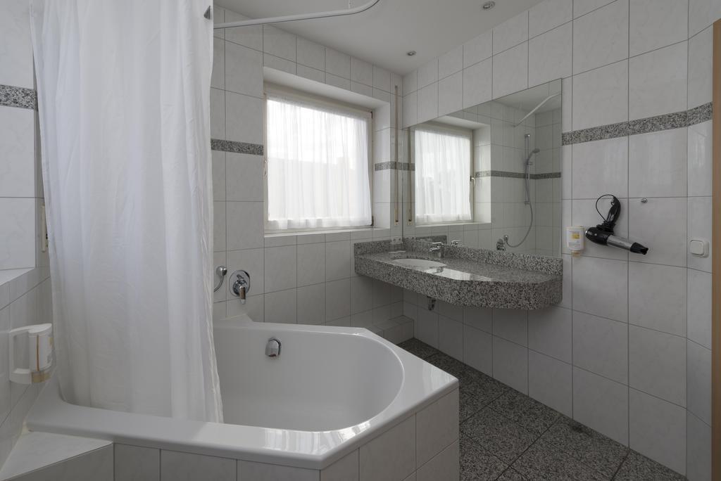 Schlüsselfeld Hotel Gasthof Zum Storch מראה חיצוני תמונה